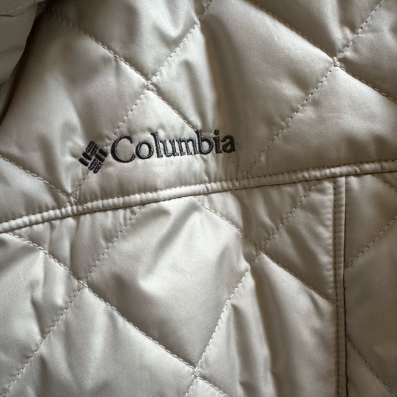 Columbia Plush Fleece Jacket in Cream - Picture 6 of 8